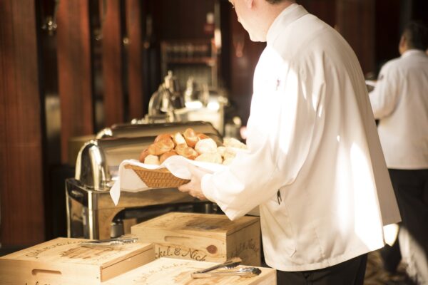 waiter, bread, deliver-492872.jpg